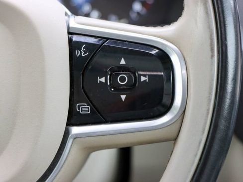 Used 2018 Volvo XC90 T6 Momentum w/ Convenience Package image 35