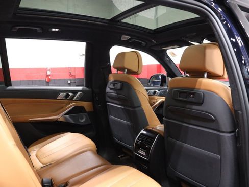 Used 2019 BMW X7 xDrive50i w/ M Sport Package AWD/4WD image 53