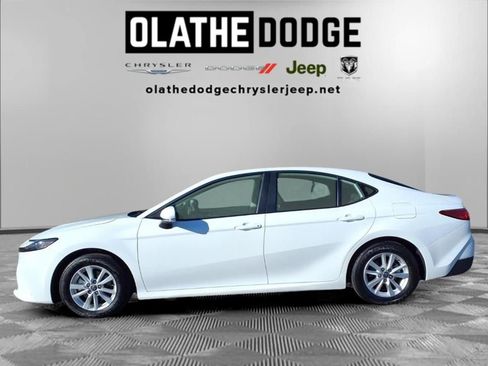 Used 2025 Toyota Camry LE image 17