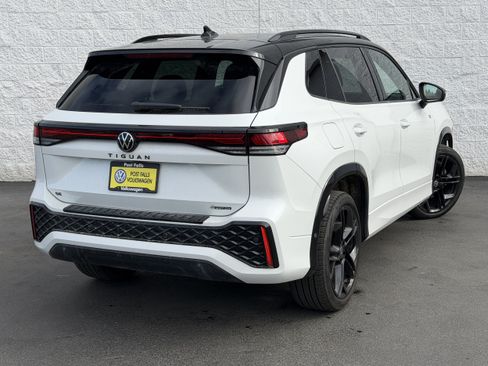 Used 2025 Volkswagen Tiguan SE R-Line AWD/4WD image 8