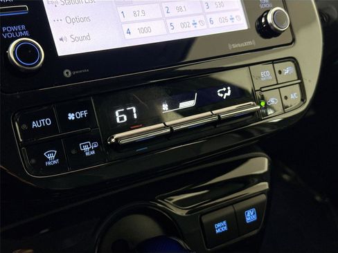 Certified 2022 Toyota Prius image 25
