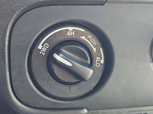 Used 2025 Nissan Frontier SV AWD/4WD image 56