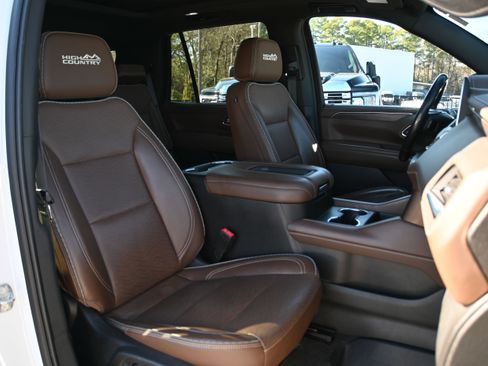 Used 2021 Chevrolet Tahoe High Country w/ Premium Package image 20