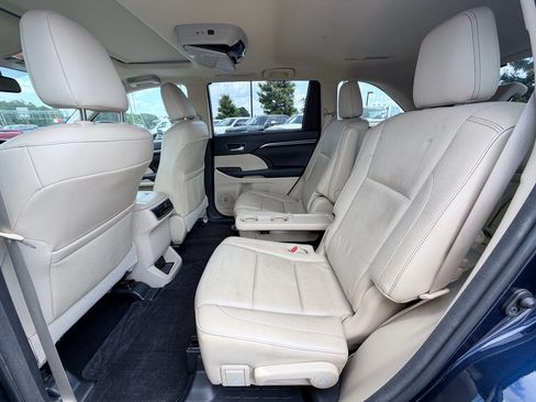 Used 2015 Toyota Highlander Limited w/ Driver Technology Package FWD image 29