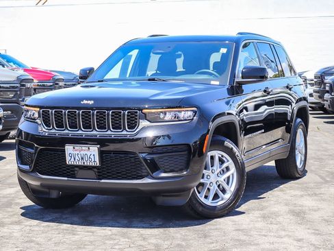 Used 2025 Jeep Grand Cherokee Laredo X RWD image 1