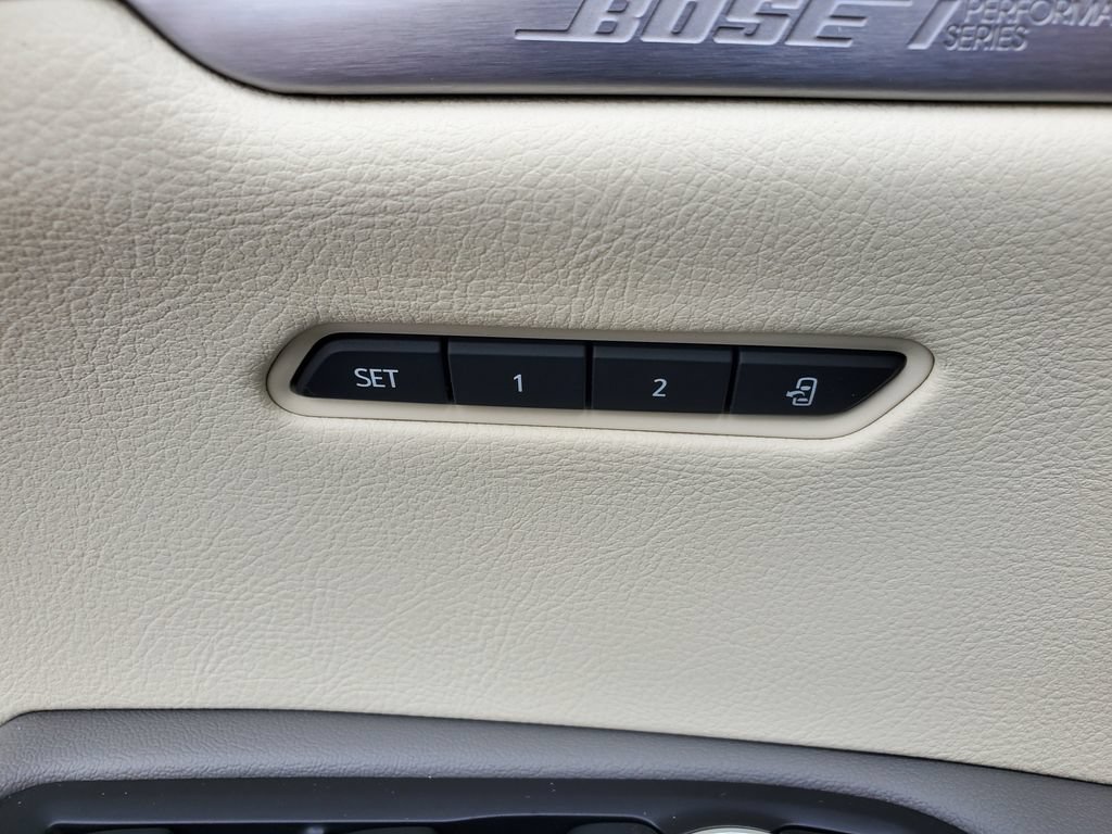 Used 2021 Cadillac XT6 Premium Luxury AWD/4WD image 17