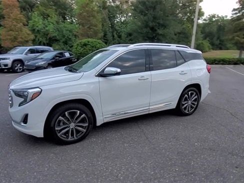 Used 2020 GMC Terrain Denali w/ Denali Premium Package image 4