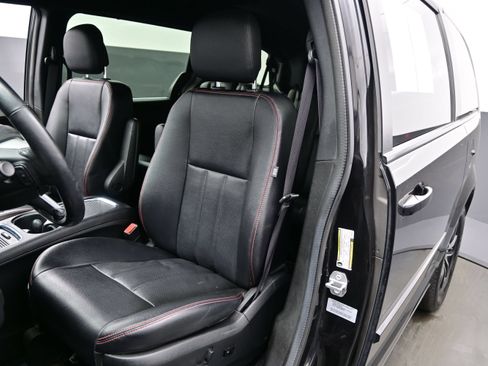 Used 2017 Dodge Grand Caravan GT FWD image 12