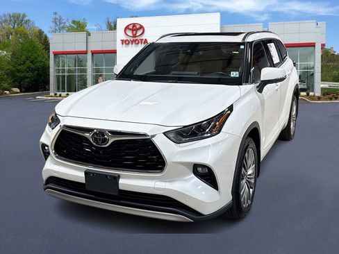Used 2021 Toyota Highlander Platinum AWD/4WD image 1
