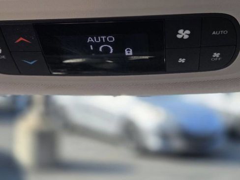 Used 2018 Chrysler Pacifica Touring Plus w/ Tire & Wheel Group image 9