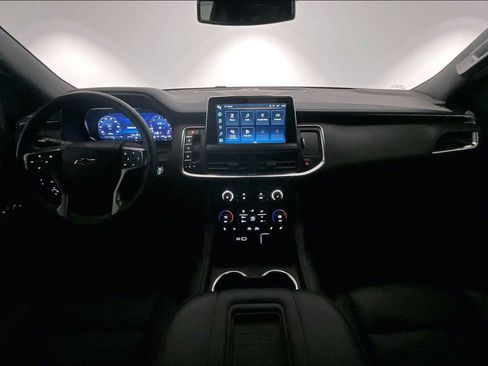 Used 2024 Chevrolet Suburban Z71 image 17