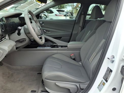 Certified 2025 Hyundai Elantra SEL image 13