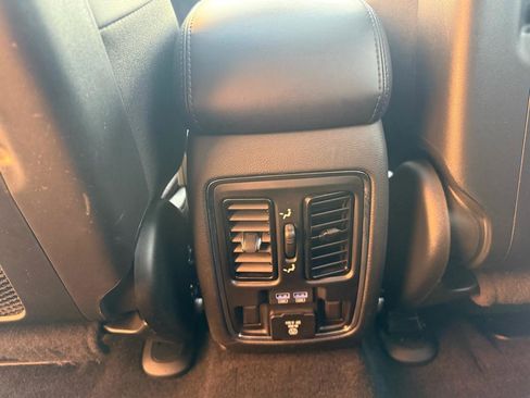 Used 2021 Jeep Grand Cherokee Limited AWD/4WD image 32