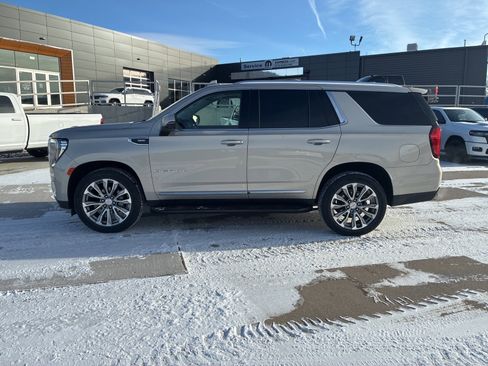 Used 2021 GMC Yukon Denali image 2