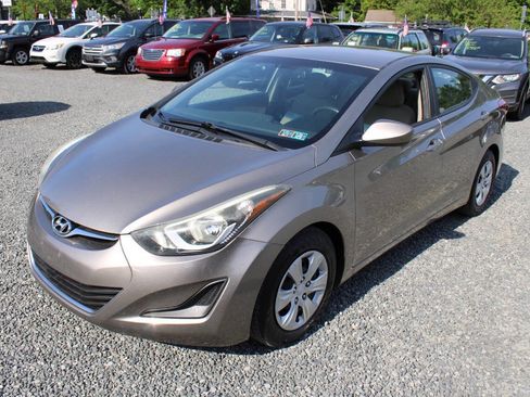 Used 2016 Hyundai Elantra SE FWD image 2