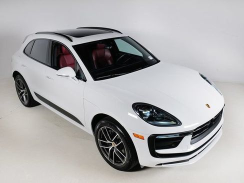 Certified 2023 Porsche Macan AWD/4WD image 32