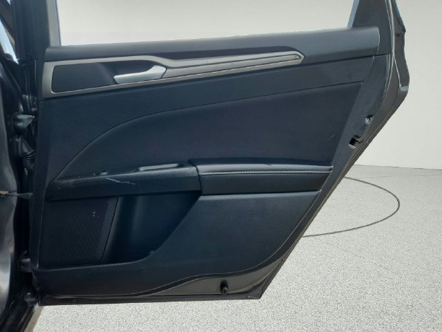 Used 2019 Ford Fusion SE FWD image 25
