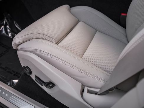 New 2026 Volvo XC90 B6 Ultra image 32