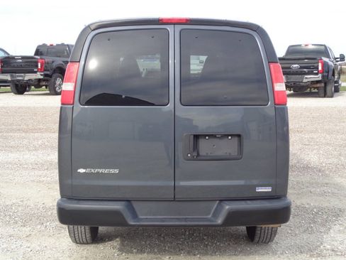 Used 2017 Chevrolet Express 2500 LS image 8