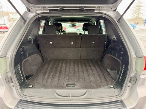 Used 2017 Jeep Grand Cherokee Laredo image 12