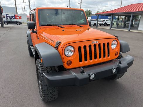 Used 2013 Jeep Wrangler Unlimited Rubicon w/ Connectivity Group AWD/4WD image 3