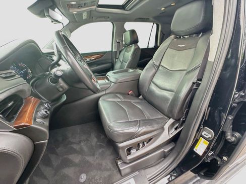 Used 2019 Cadillac Escalade Luxury AWD/4WD image 10