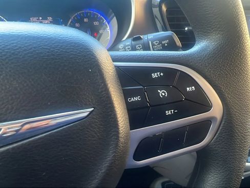 Used 2017 Chrysler Pacifica Touring image 16