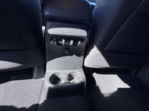 Used 2015 Jeep Wrangler Unlimited Rubicon w/ Connectivity Group image 33