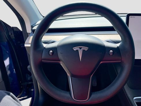 Used 2024 Tesla Model Y Long Range RWD image 11