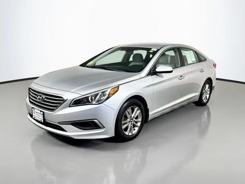 Used 2017 Hyundai Sonata SE FWD image 2