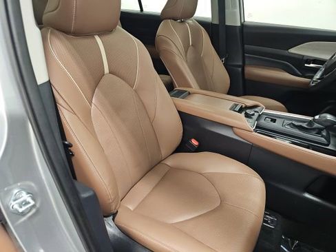 Certified 2024 Toyota Grand Highlander AWD image 41