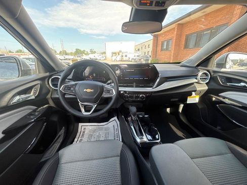 Used 2026 Chevrolet Trax LT w/ LT Convenience Package FWD image 27