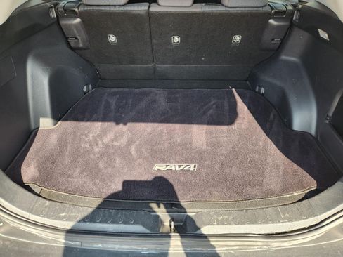 Used 2019 Toyota RAV4 LE FWD image 34