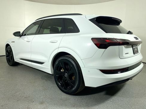 Certified 2022 Audi e-tron Premium w/ Convenience Plus Package image 31