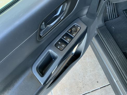 Used 2024 Nissan Pathfinder S image 15