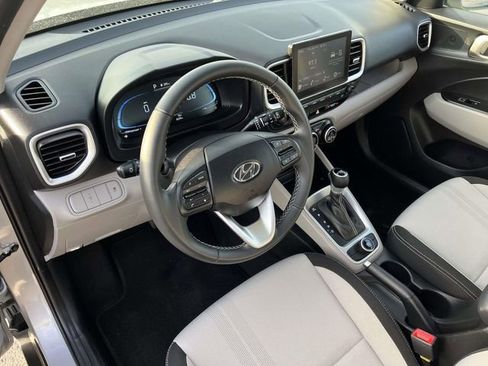Used 2025 Hyundai Venue SEL FWD image 30