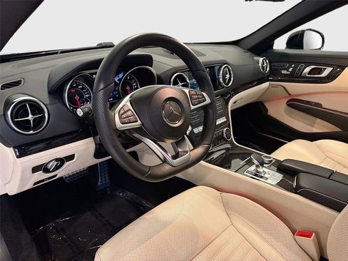 Used 2017 Mercedes-Benz SL 550 image 9