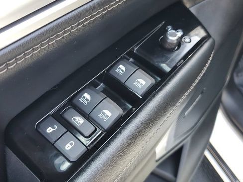 Used 2024 Jeep Wagoneer L Series II w/ Flexible Seating Group RWD image 23