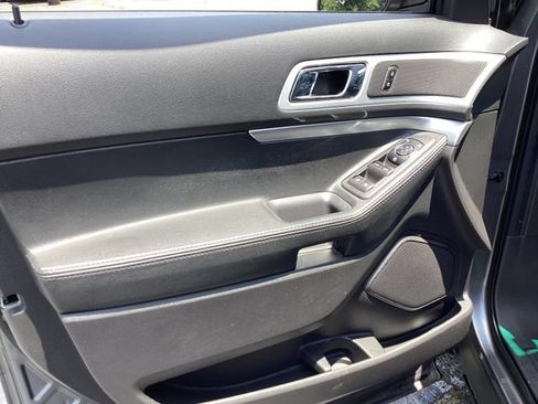 Used 2013 Ford Explorer XLT FWD image 11