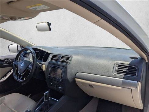 Used 2015 Volkswagen Jetta SE FWD image 17