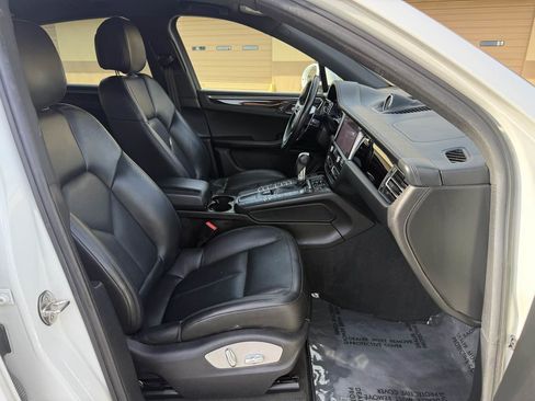 Used 2021 Porsche Macan image 22