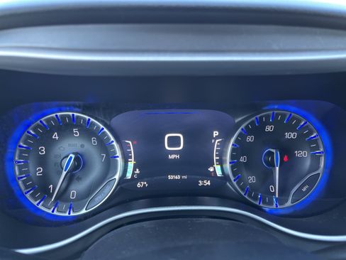 Used 2025 Chrysler Pacifica Select FWD image 14