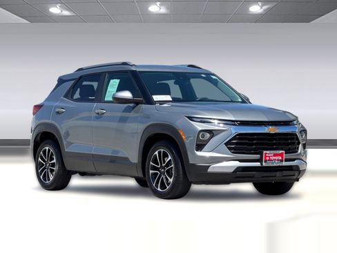 Used 2025 Chevrolet TrailBlazer LT FWD image 6