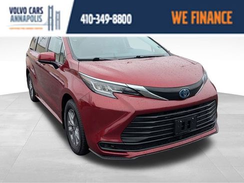 Used 2022 Toyota Sienna LE w/ LE Plus Package image 1