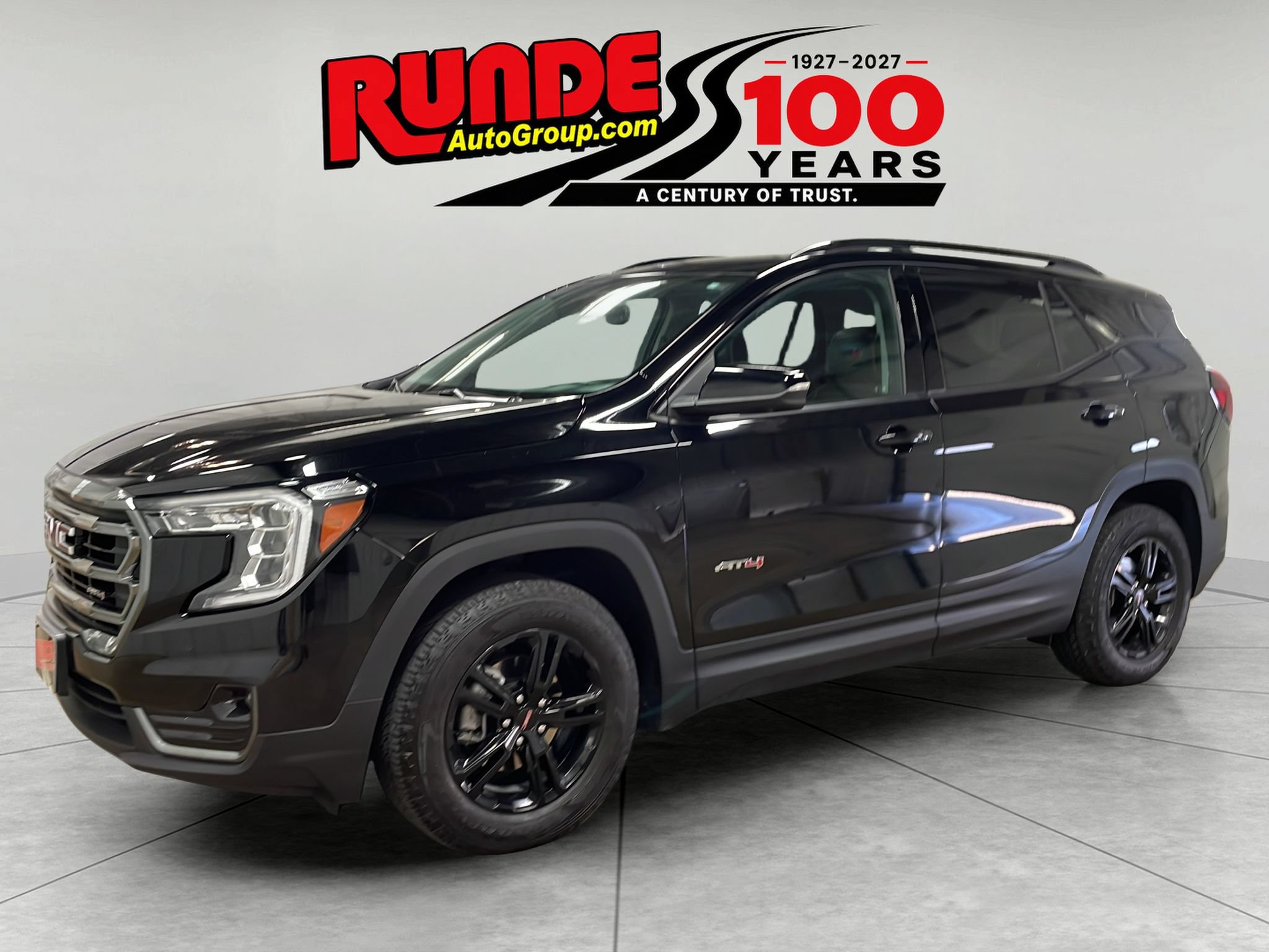 Used 2024 GMC Terrain AT4 w/ Tech Package AWD/4WD image 1