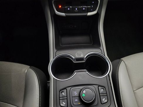 Used 2024 GMC Terrain SLT image 26