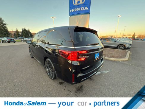 Used 2025 Honda Odyssey Sport-L image 3