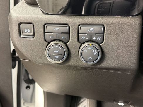 Used 2025 Chevrolet Silverado 1500 LT image 27