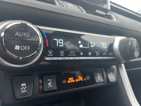 Used 2023 Toyota RAV4 XLE Premium image 17