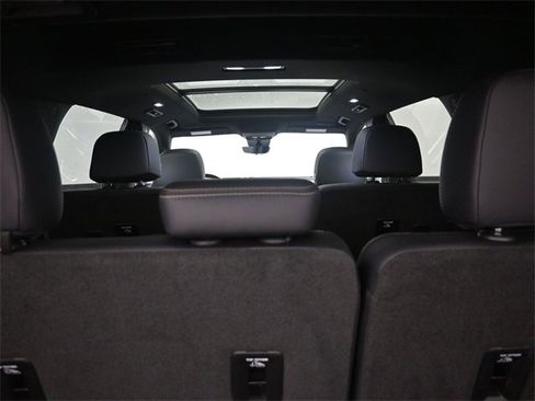 Used 2026 Chevrolet Traverse High Country image 34